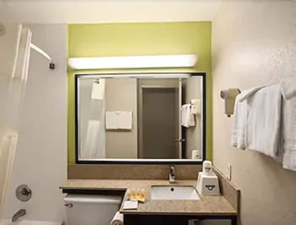 Days Inn By Wyndham Rome Downtown Eksteriør billede