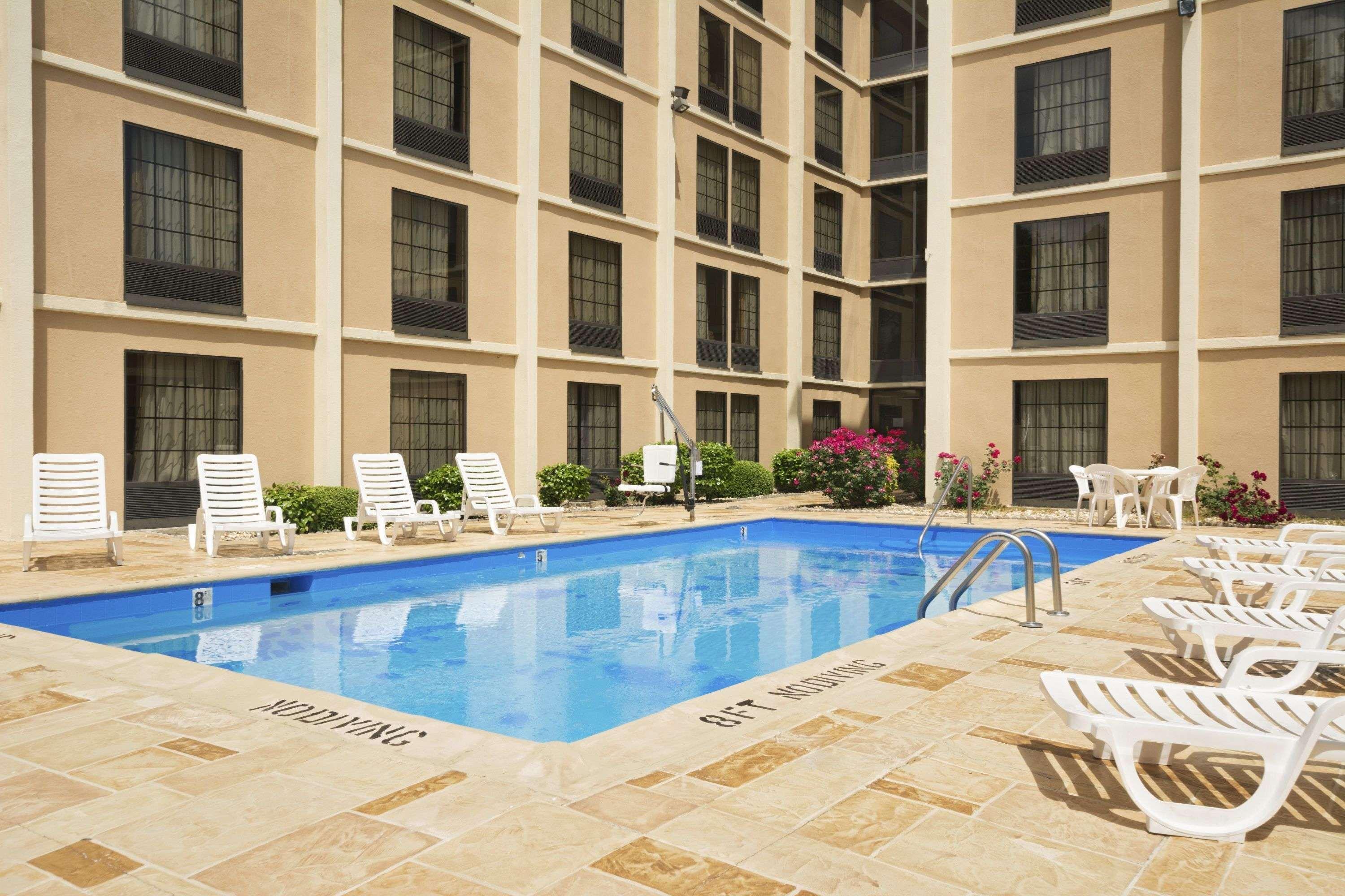 Days Inn By Wyndham Rome Downtown Eksteriør billede